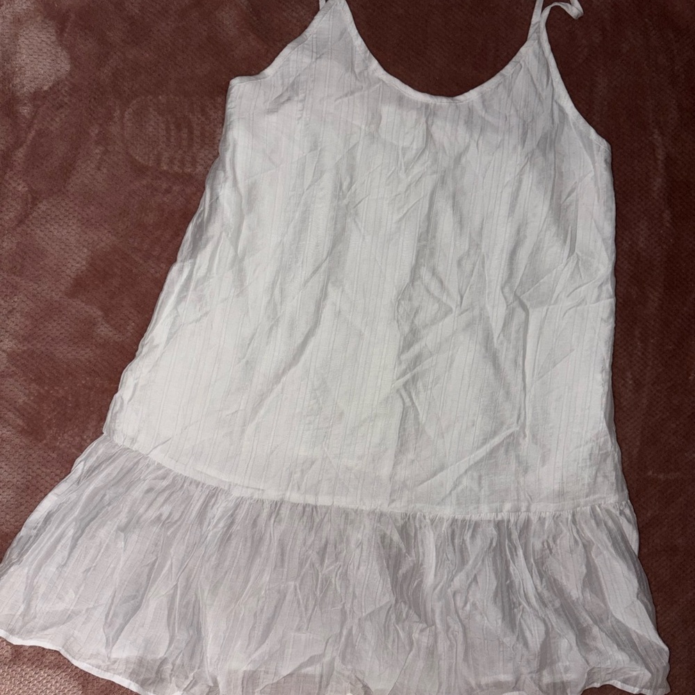 Elegant White Sleeveless Dress